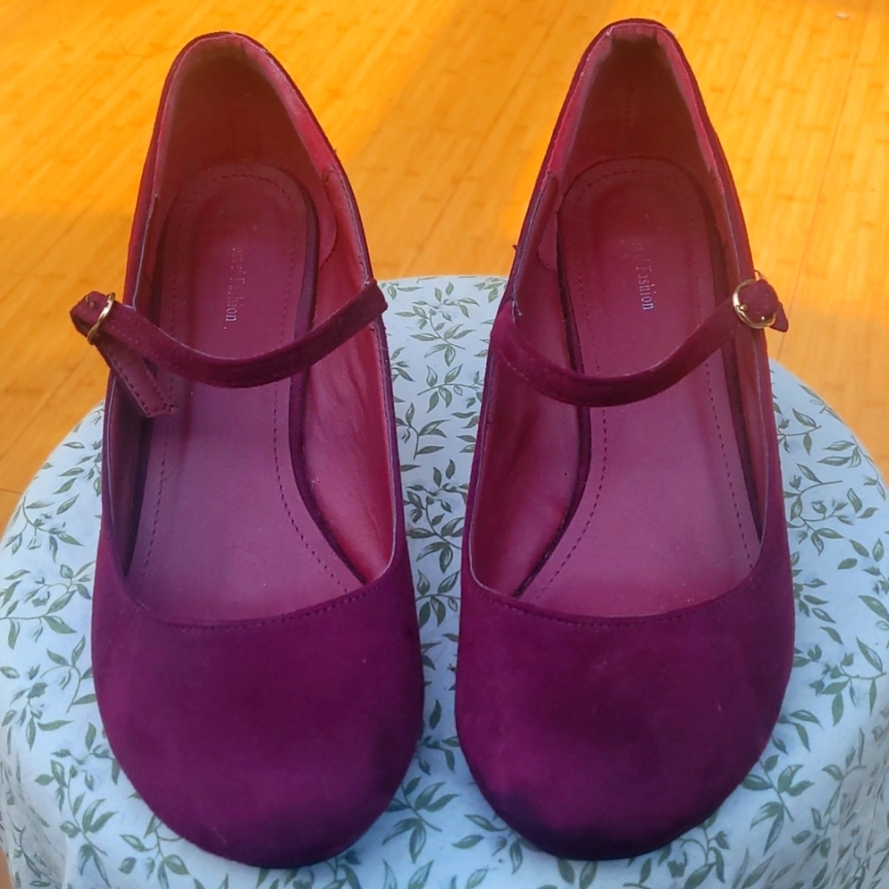Room of fashion shoes size 11.5